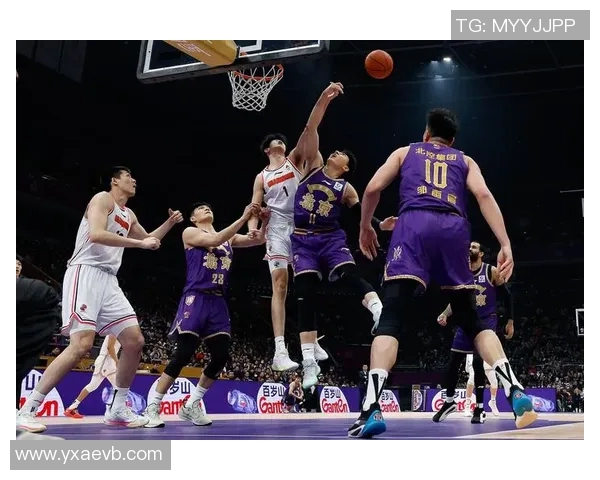 任骏飞引领球队奋勇拼搏展现篮球精神助力赛季辉煌成就